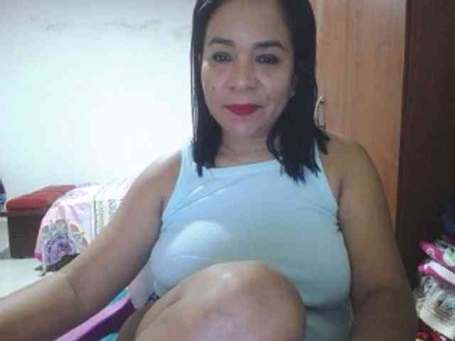 pregnantsaraxxx webcam