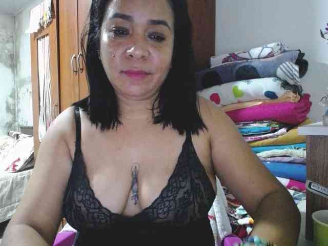 pregnantsaraxxx webcam