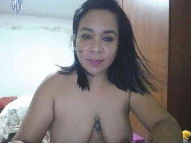 pregnantsaraxxx webcam