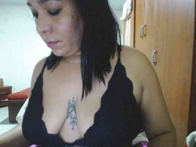 pregnantsaraxxx webcam
