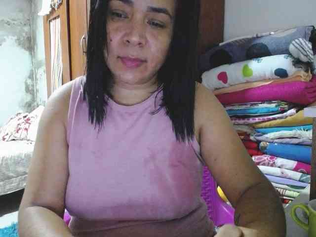 pregnantsaraxxx webcam