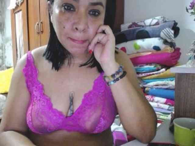 pregnantsaraxxx webcam