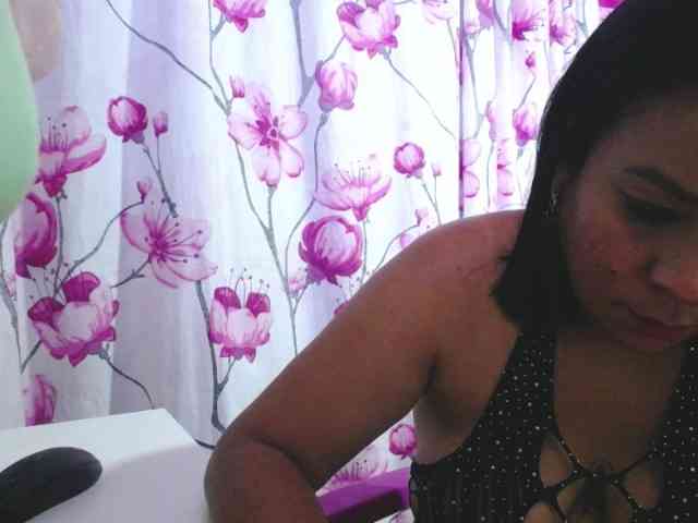 pregnantsaraxxx webcam