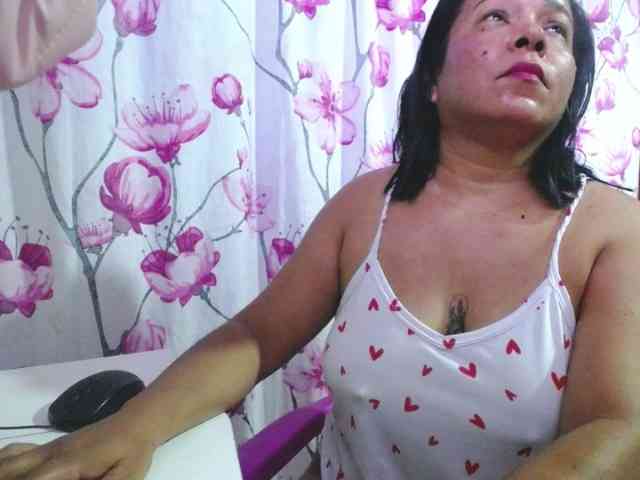 pregnantsaraxxx webcam