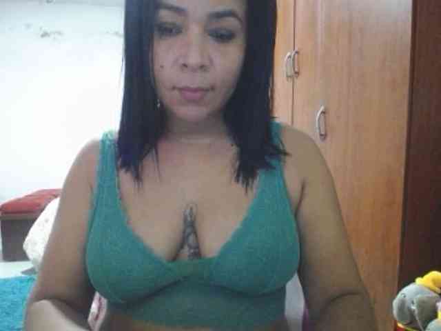 pregnantsaraxxx webcam