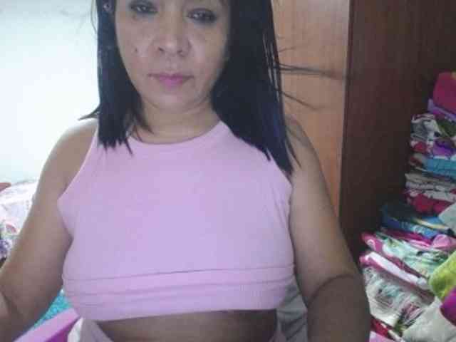 pregnantsaraxxx webcam