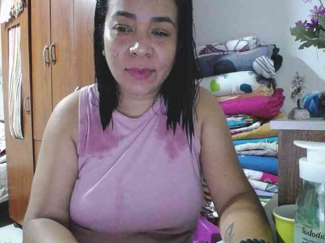 pregnantsaraxxx webcam