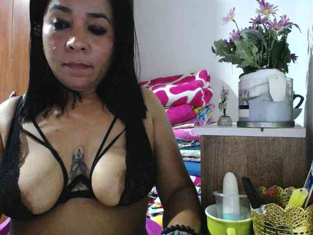 pregnantsaraxxx webcam