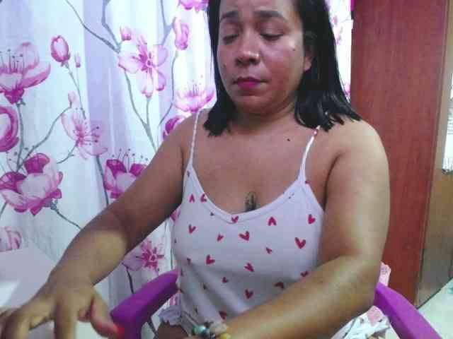 pregnantsaraxxx webcam