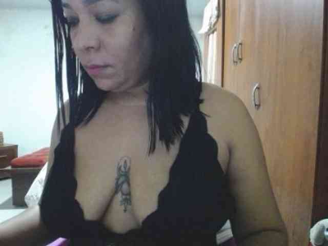 pregnantsaraxxx webcam