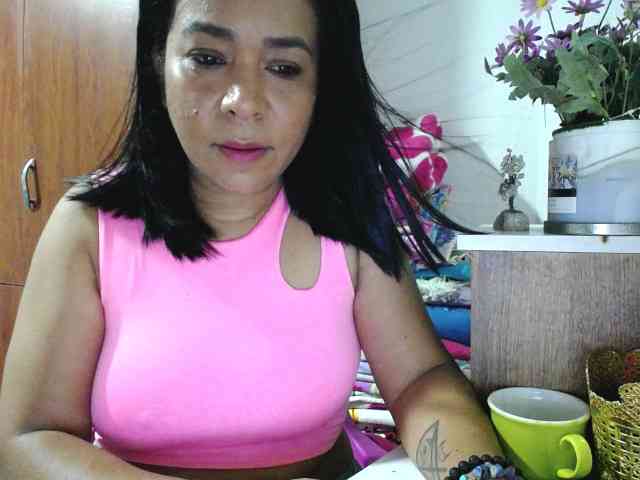 pregnantsaraxxx webcam
