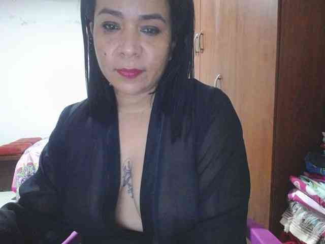 pregnantsaraxxx webcam