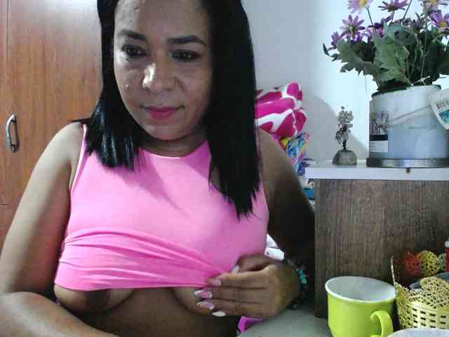 pregnantsaraxxx webcam