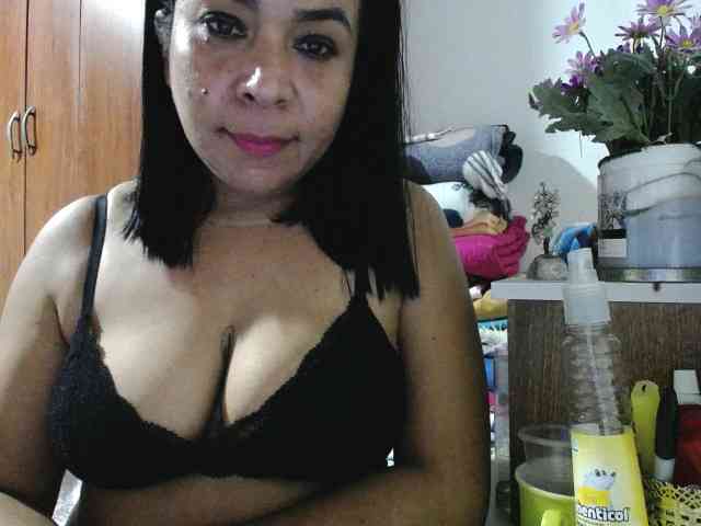 pregnantsaraxxx webcam
