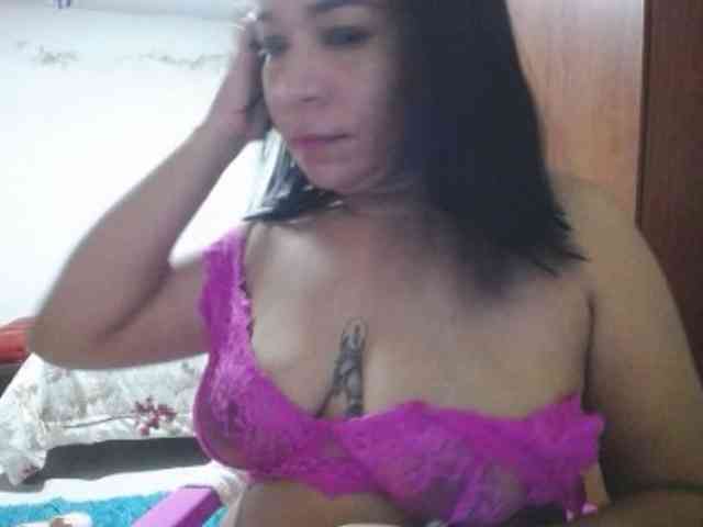 pregnantsaraxxx webcam
