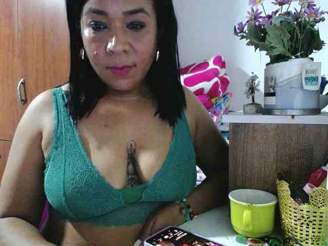 pregnantsaraxxx webcam