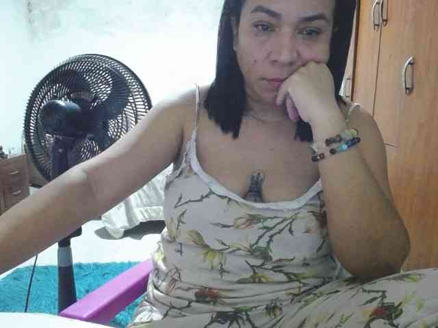 pregnantsaraxxx webcam