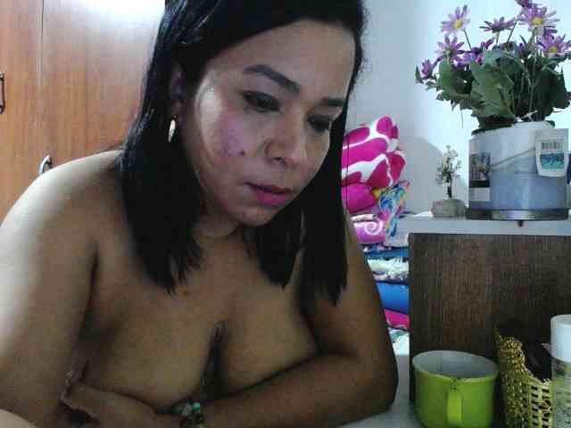 pregnantsaraxxx webcam