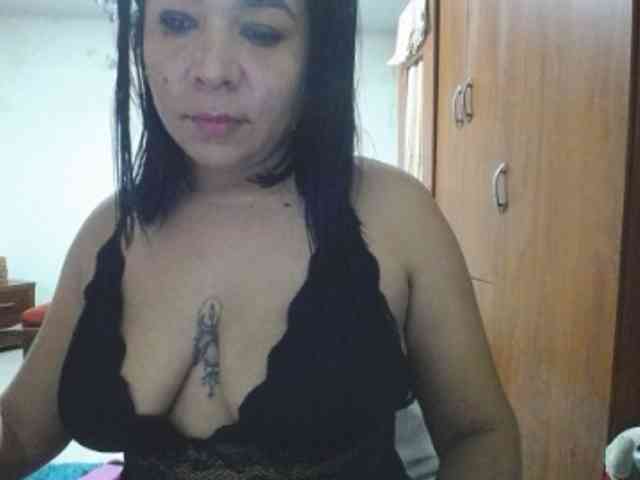 pregnantsaraxxx webcam
