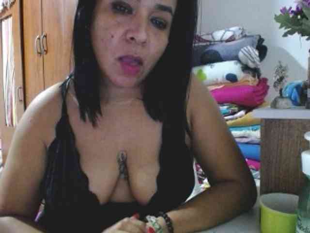 pregnantsaraxxx webcam