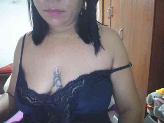 pregnantsaraxxx webcam