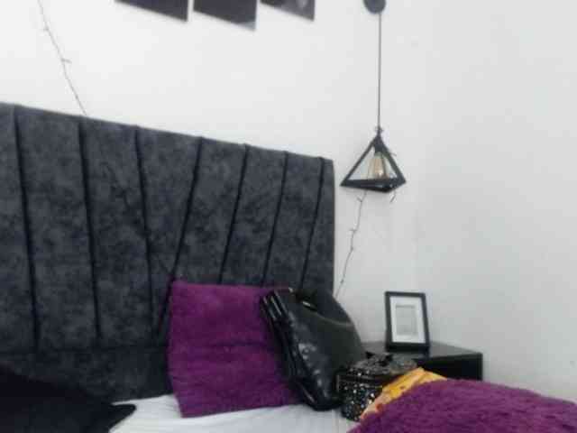 pregnantsaraxxx webcam