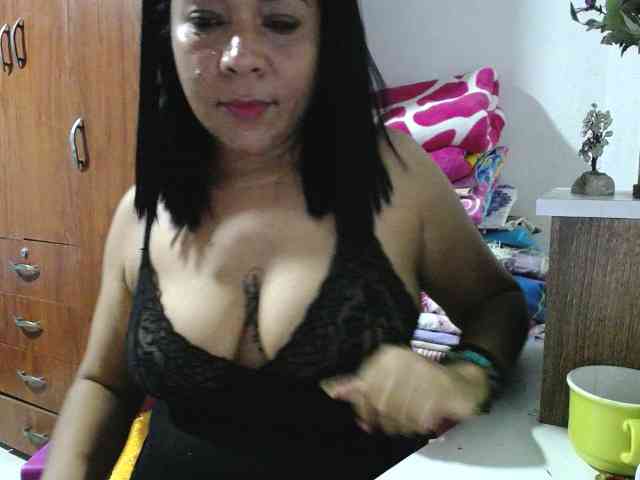 pregnantsaraxxx webcam