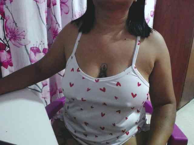 pregnantsaraxxx webcam