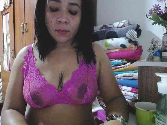 pregnantsaraxxx webcam