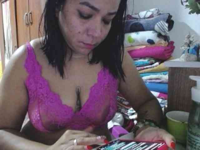 pregnantsaraxxx webcam