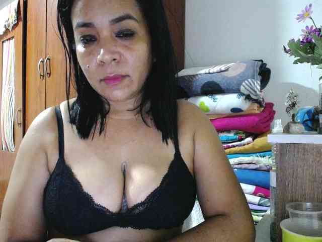 pregnantsaraxxx webcam