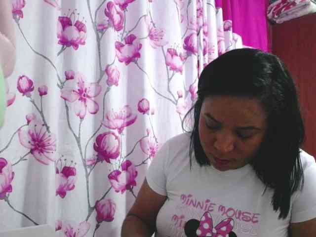 pregnantsaraxxx webcam