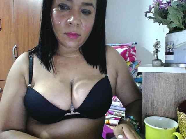 pregnantsaraxxx webcam