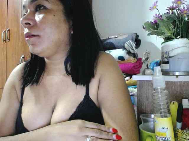 pregnantsaraxxx webcam
