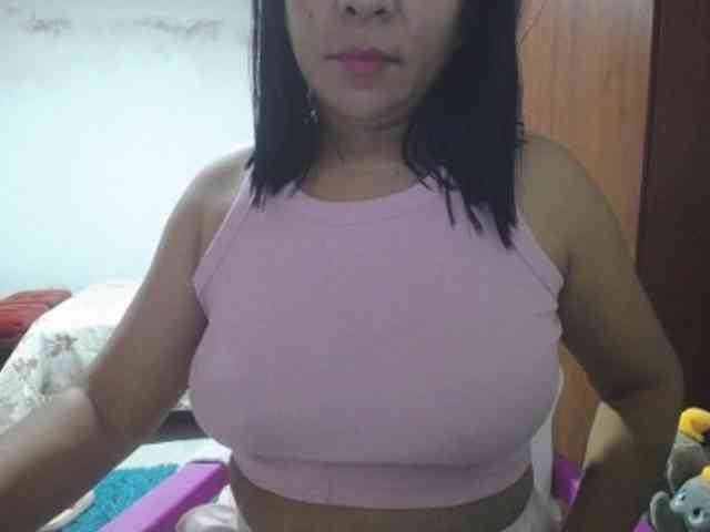 pregnantsaraxxx webcam