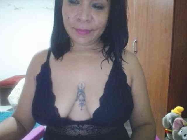 pregnantsaraxxx webcam