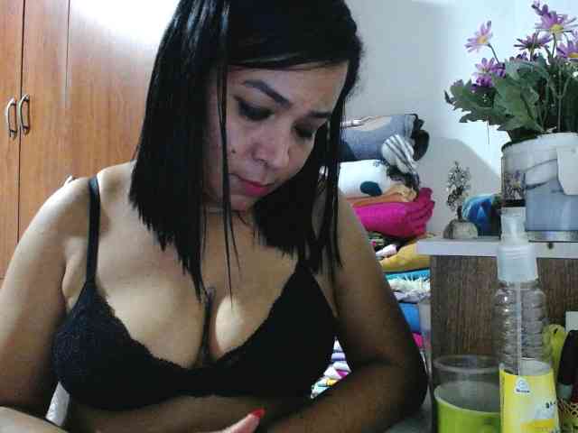 pregnantsaraxxx webcam