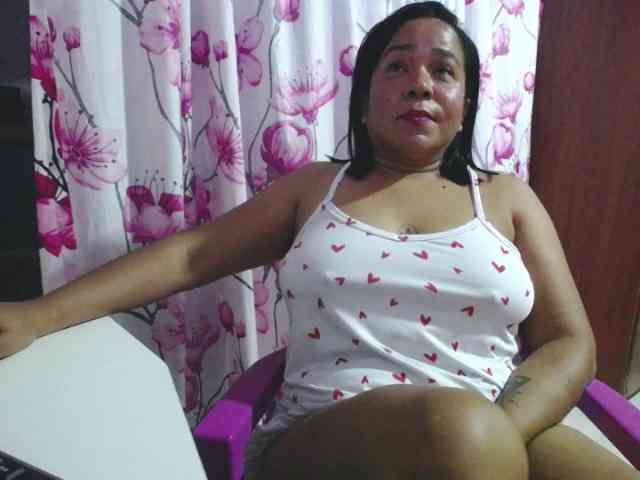 pregnantsaraxxx webcam