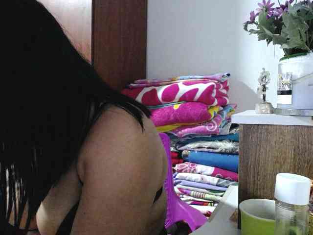 pregnantsaraxxx webcam