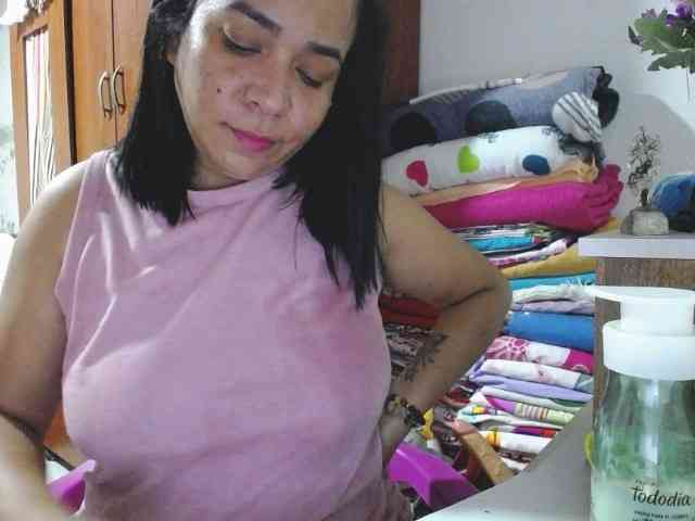 pregnantsaraxxx webcam