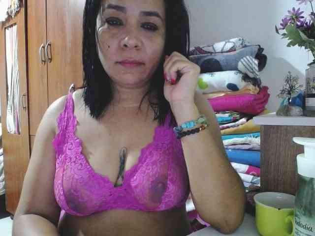 pregnantsaraxxx webcam