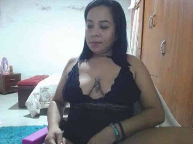 pregnantsaraxxx webcam