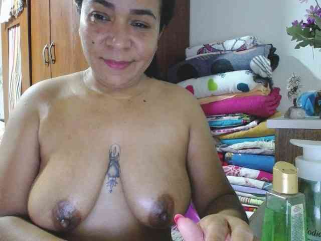 pregnantsaraxxx webcam
