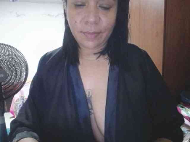 pregnantsaraxxx webcam