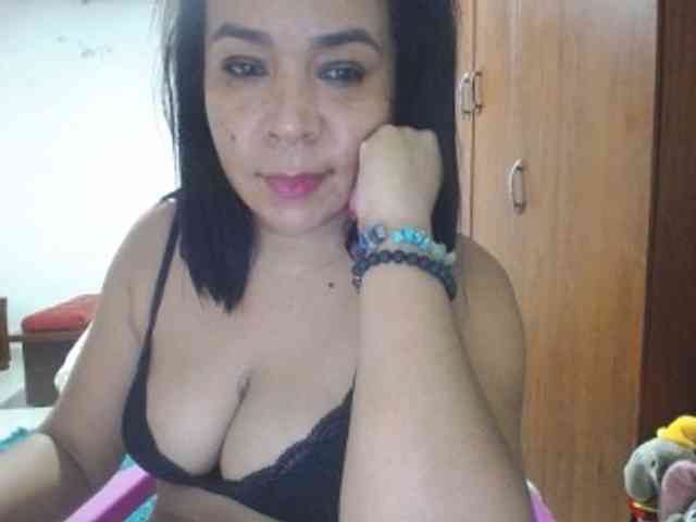 pregnantsaraxxx webcam