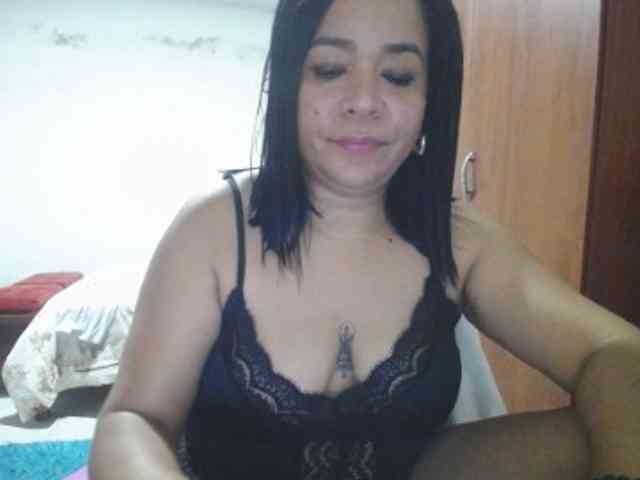 pregnantsaraxxx webcam