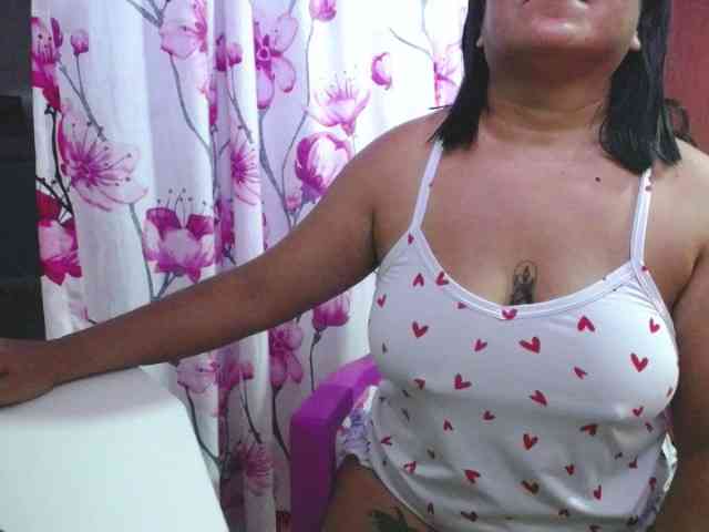pregnantsaraxxx webcam