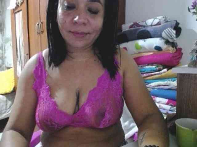 pregnantsaraxxx webcam