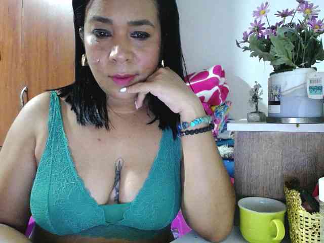 pregnantsaraxxx webcam