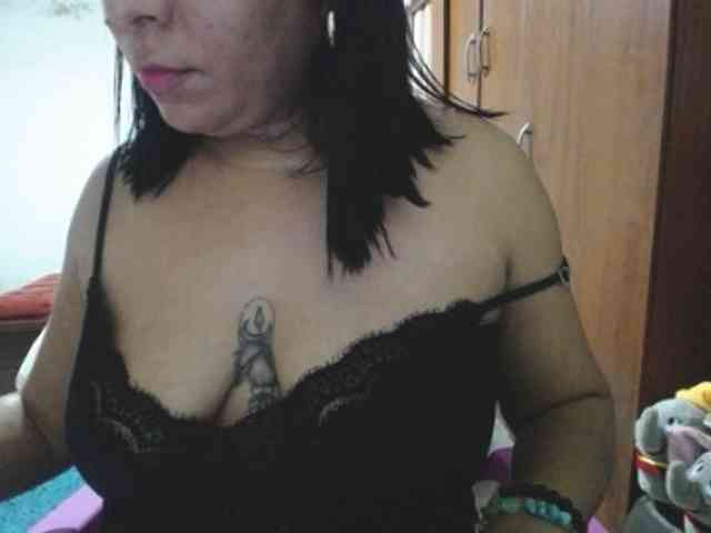 pregnantsaraxxx webcam